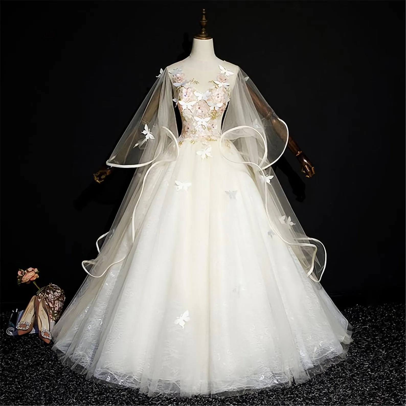 Soft Yellow Quinceanera Dress Fashion Puffy Prom Dress Illusion Sleeves Bridal Gown Corset Wedding Gown Butterfly Appliques Bridal Dress