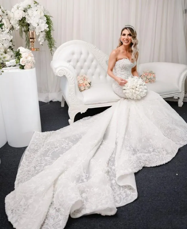 Sweetheart Floor-Length Backless Mermaid Wedding Dress with Lace Appliques