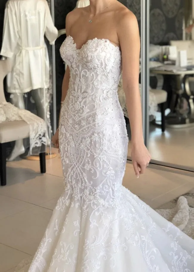 Sweetheart Floor-Length Backless Mermaid Wedding Dress with Lace Appliques