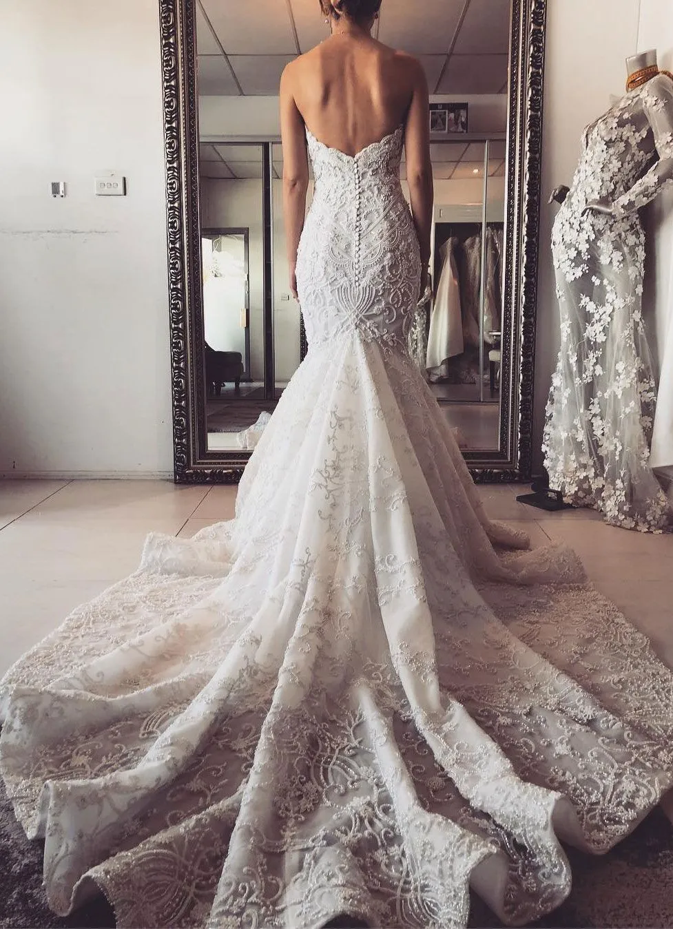 Sweetheart Floor-Length Backless Mermaid Wedding Dress with Lace Appliques